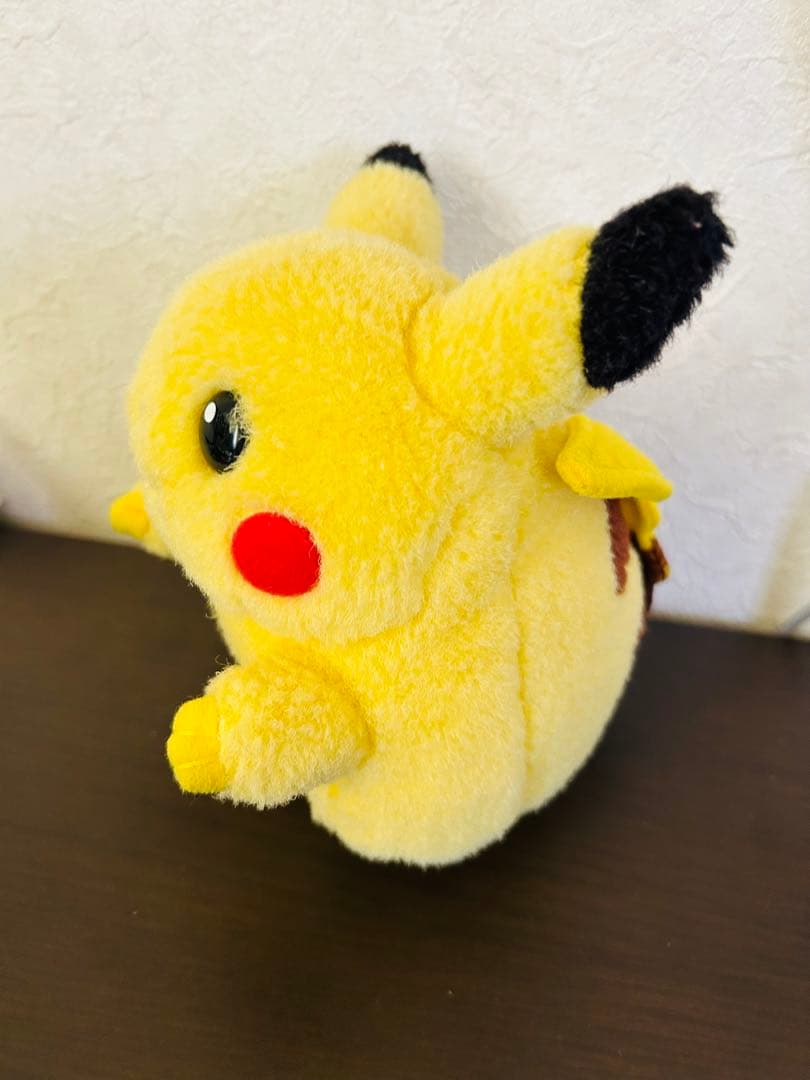 初期ピカチュウ　TOMY ポケモンぬいぐるみ