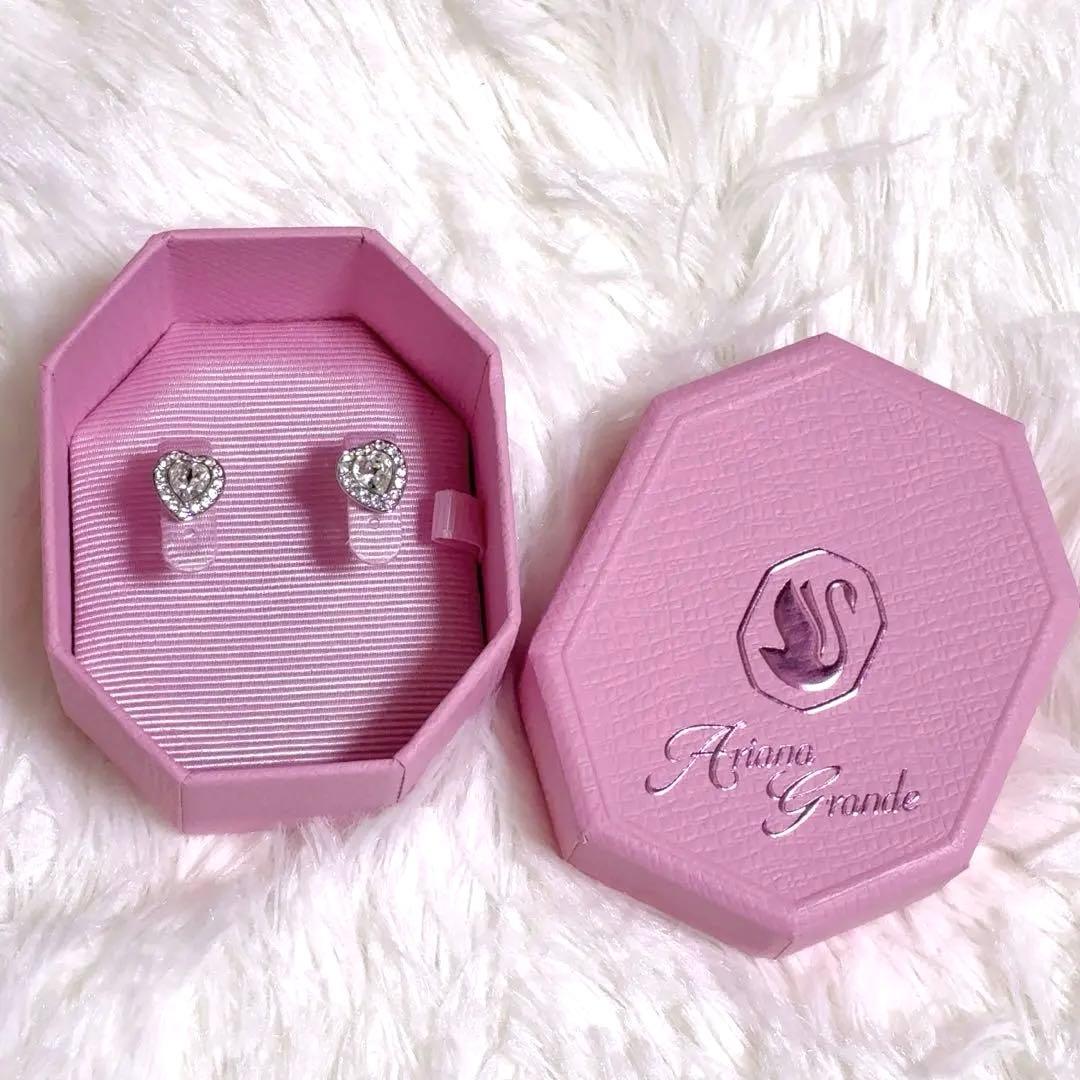 Ariana Grande x Swarovski スタッドピアス ハート型
