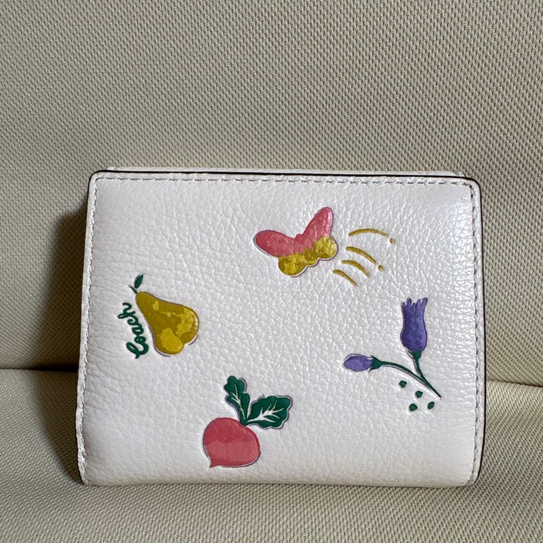 さとる様！専用商品！！COACH 花と蝶のプリント 二つ折り財布
