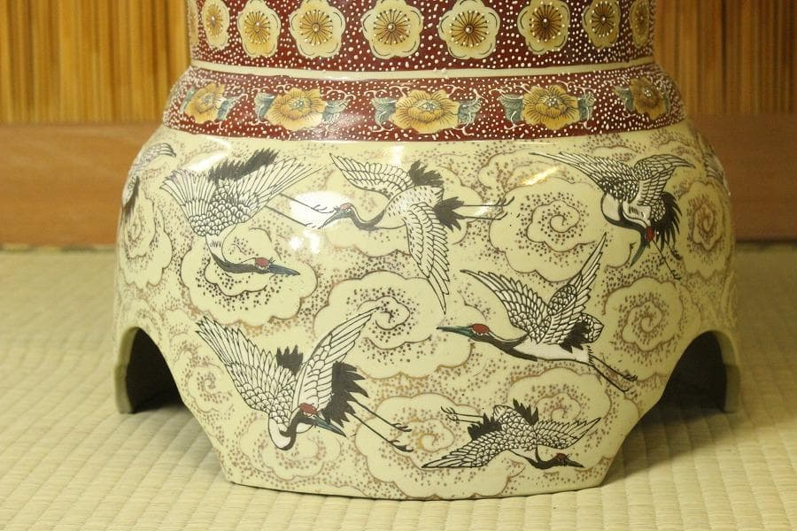 薩摩 金彩色絵 群鶴飛紋 細密画 沈香壷 高125cm 美品(A596)