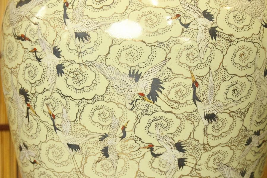 薩摩 金彩色絵 群鶴飛紋 細密画 沈香壷 高125cm 美品(A596)