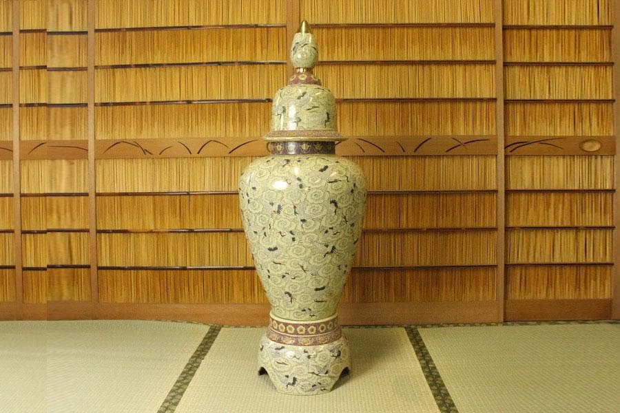 薩摩 金彩色絵 群鶴飛紋 細密画 沈香壷 高125cm 美品(A596)