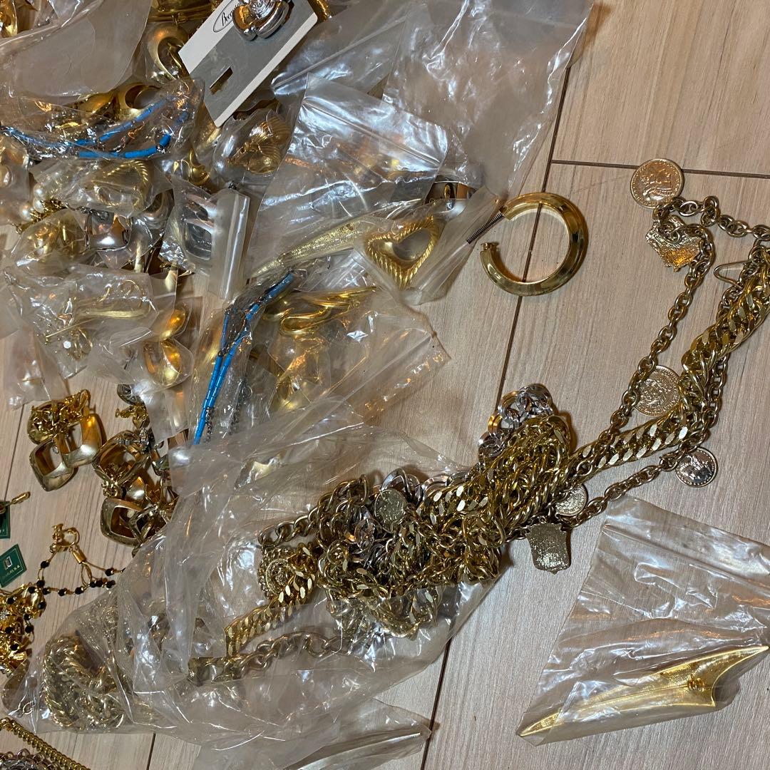 も*し様 アクセサリー まとめ売り 大量 約3kg ゴールド/シルバー色 イヤリ