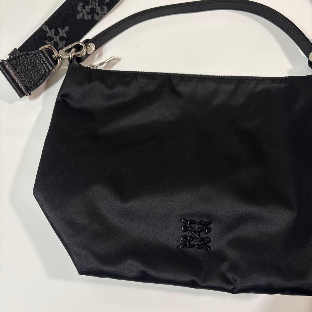 ほぼ未使用ラシット今期クラウズナイロンシンプルショルダー2wayアレンジベルト