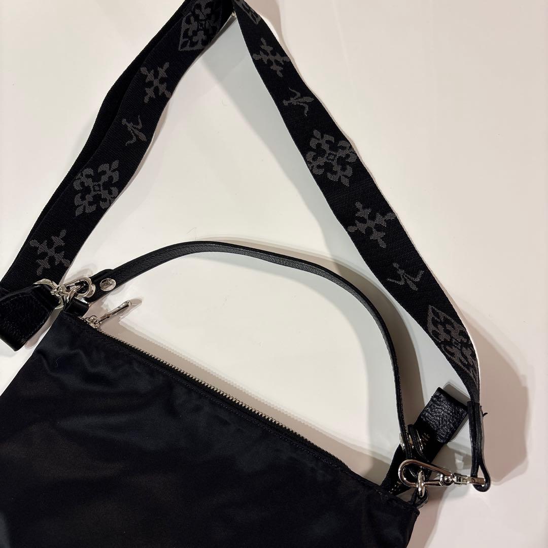 ほぼ未使用ラシット今期クラウズナイロンシンプルショルダー2wayアレンジベルト