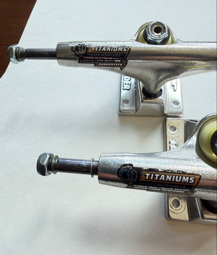 THUNDER チタニウムトラック147 HI