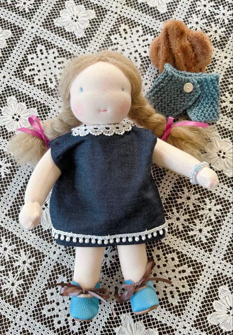 ウォルドルフ人形　カチューシャの女の子