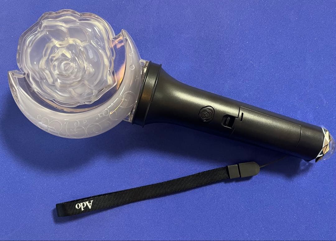 【大幅値下げ】Ado ブローチ(新品未開封) & ペンライト(美品)特別セット