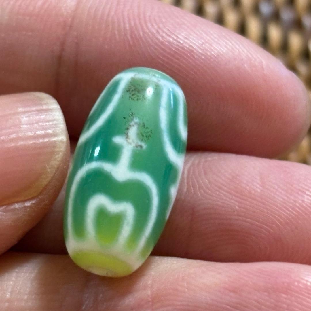 朱砂入り‪ෆ‪.*・゜緑玉髄 バイカラー宝瓶天珠(*´˘`*)