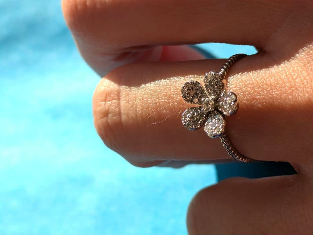 【新品】フラワー　H＆Cダイヤモンドリング　pt950 0.25ct お花リング