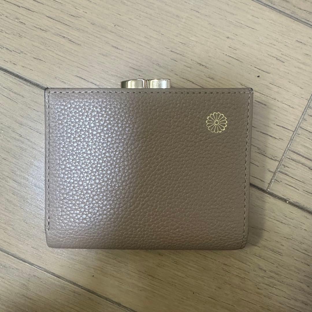 ⭐️即日発送⭐️皇居　菊の御紋入り　二つ折り財布 モカブラウン
