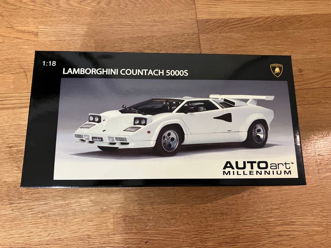 未開封 1/18 Lamborghini Countach 5000S ホワイト