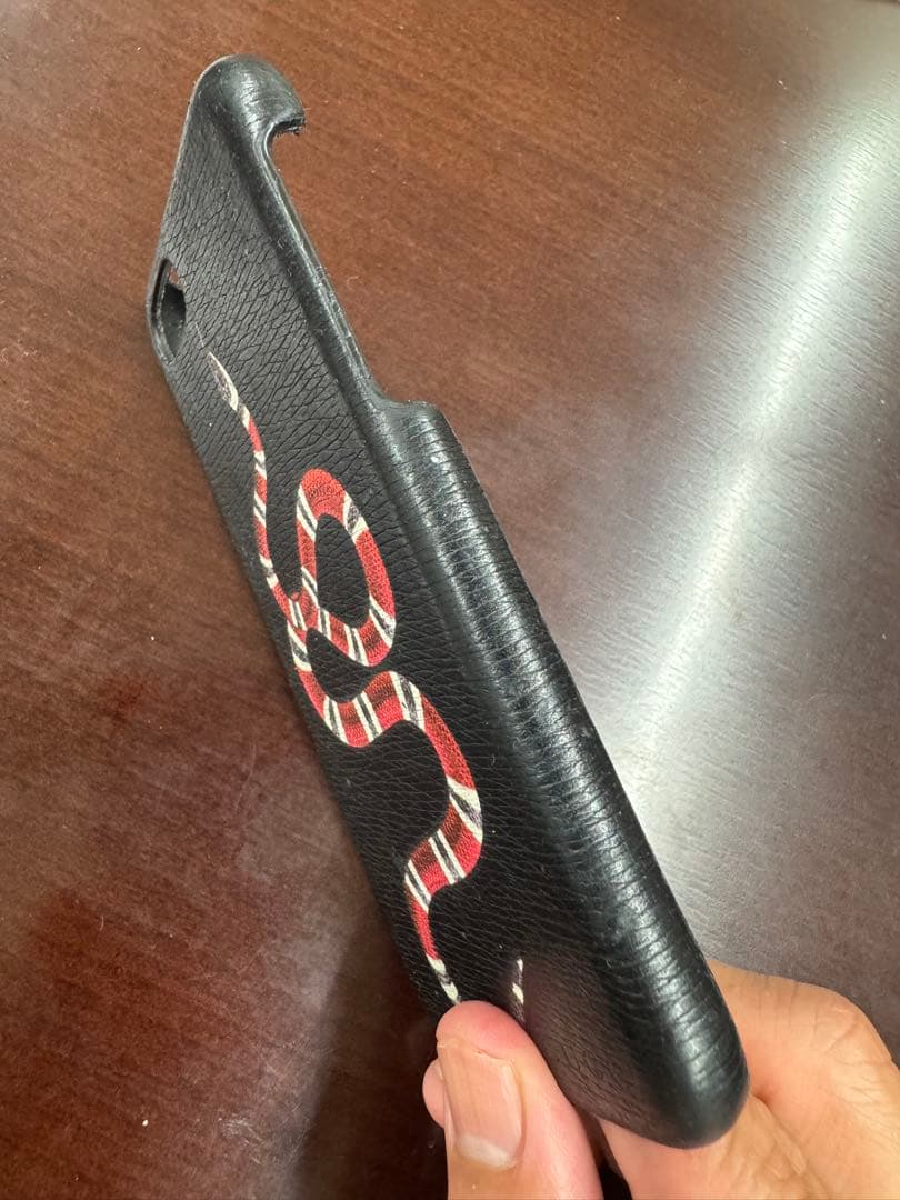 Gucci 蛇デザイン iPhoneSE 用ケース