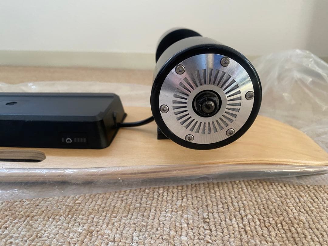 Denska 電動スケボー 木製デッキ ブラックホイール