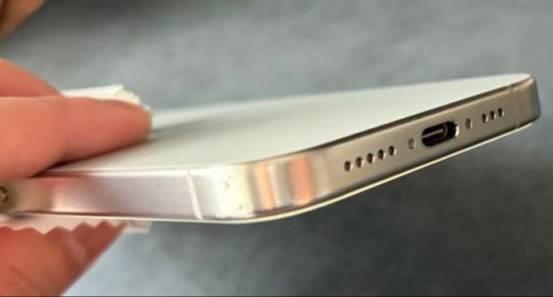 iPhone 15 Pro 256GB ナチュラルチタニウム（箱、付属品あり）