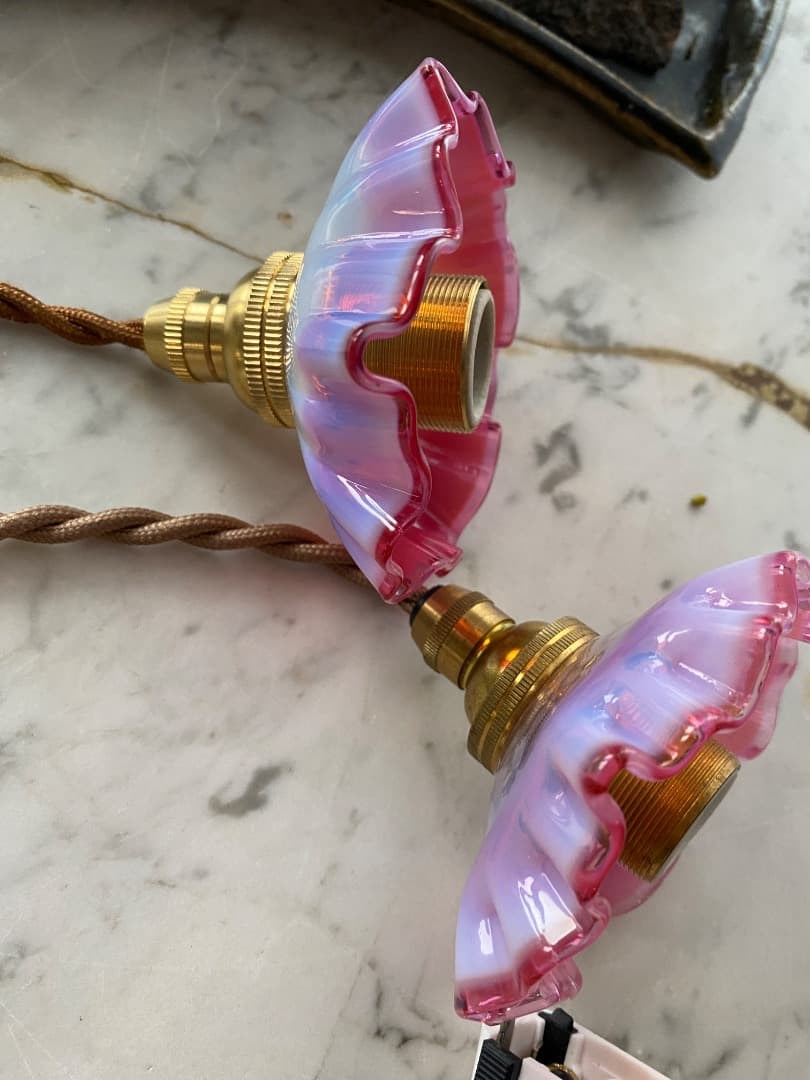 フランス　アンティーク　ピンクのオパリン　小さなガラス灯　アトリエランプ