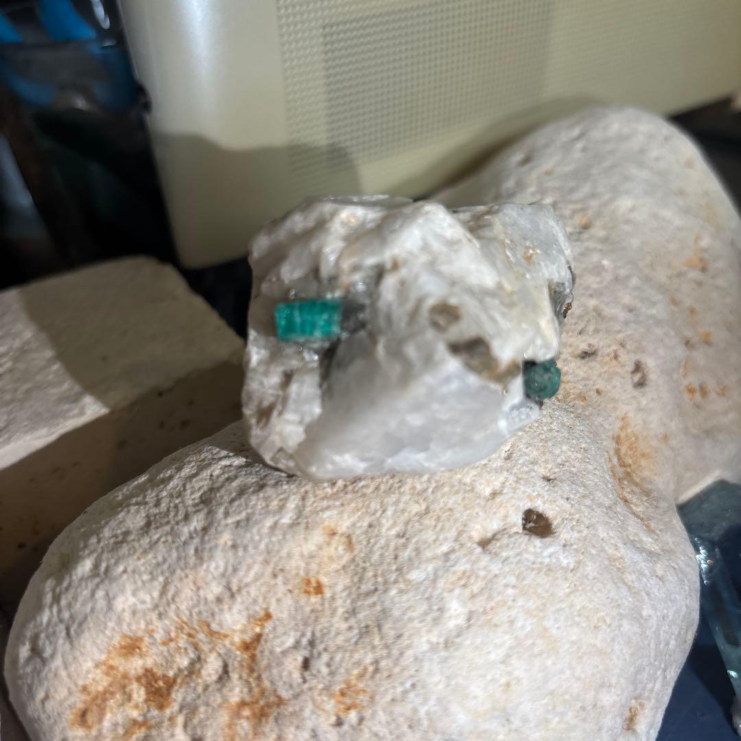 売り切りたいため値下げ　エメラルドの石