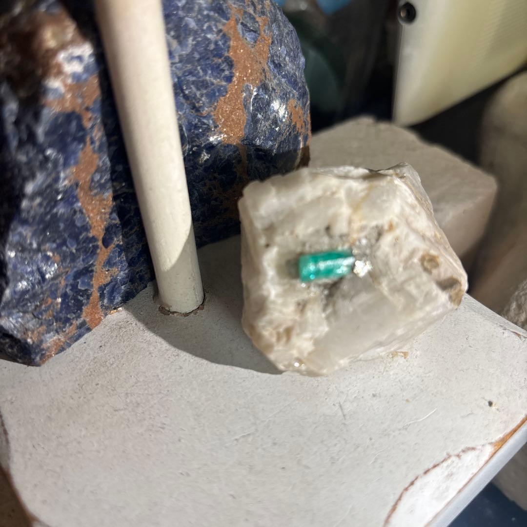 売り切りたいため値下げ　エメラルドの石