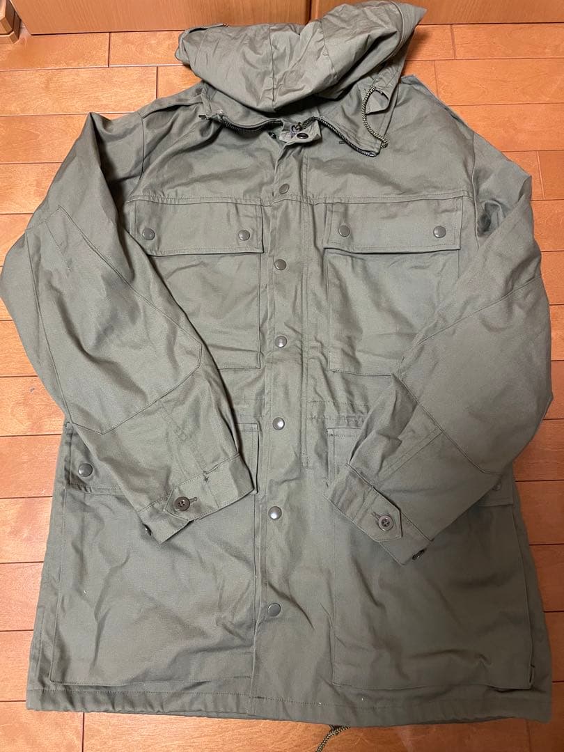 実物スイス軍  マウンテンパーカー  ミリタリージャケット  ユーロミリタリー