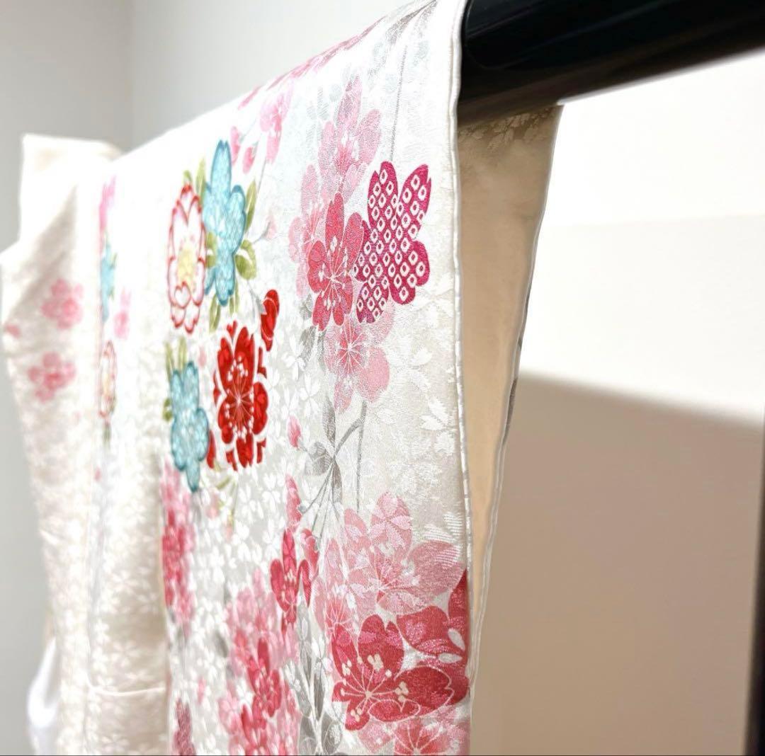 桜花模様の振袖　着物　晴れの日　成人式　卒業式