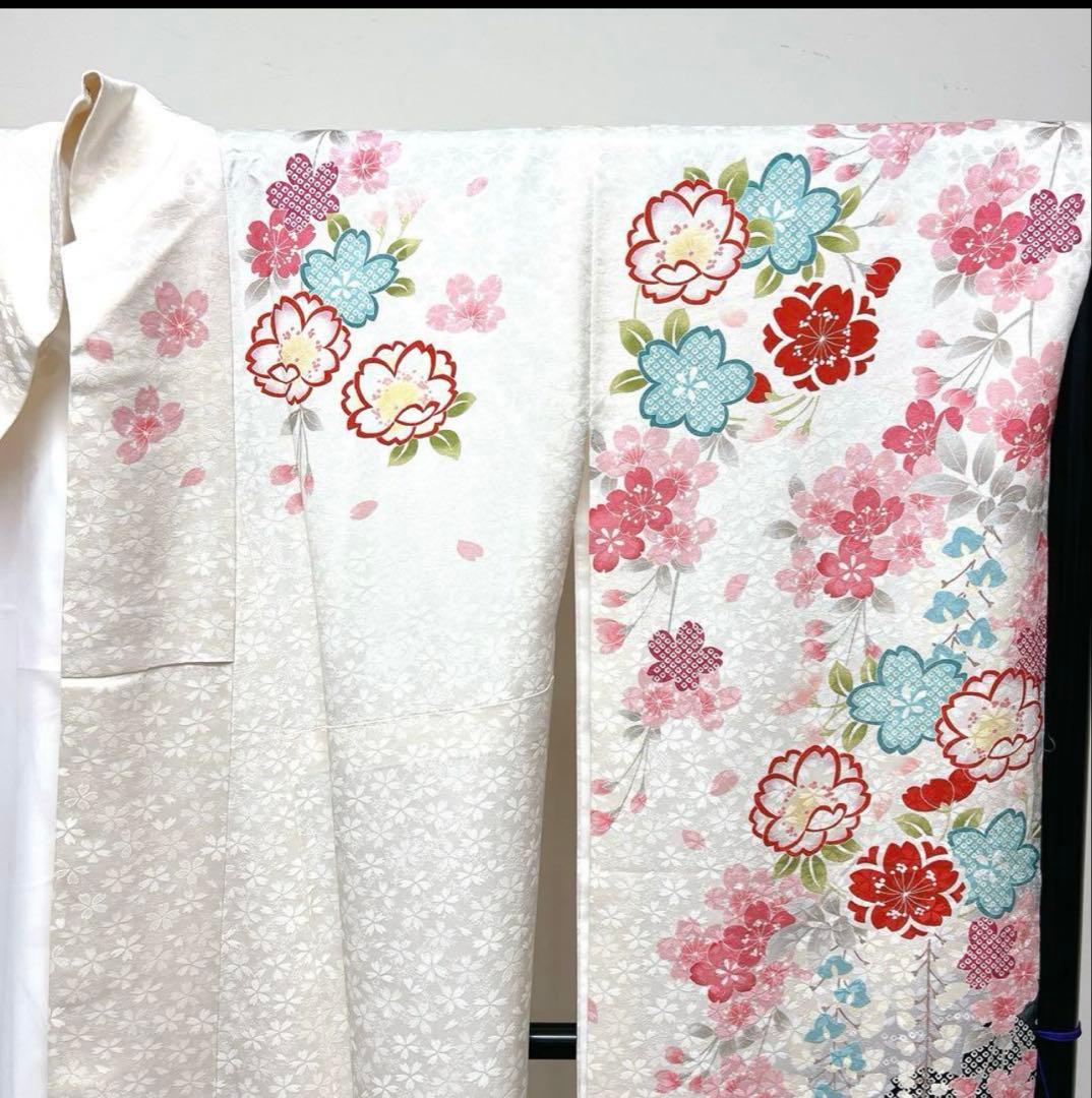 桜花模様の振袖　着物　晴れの日　成人式　卒業式