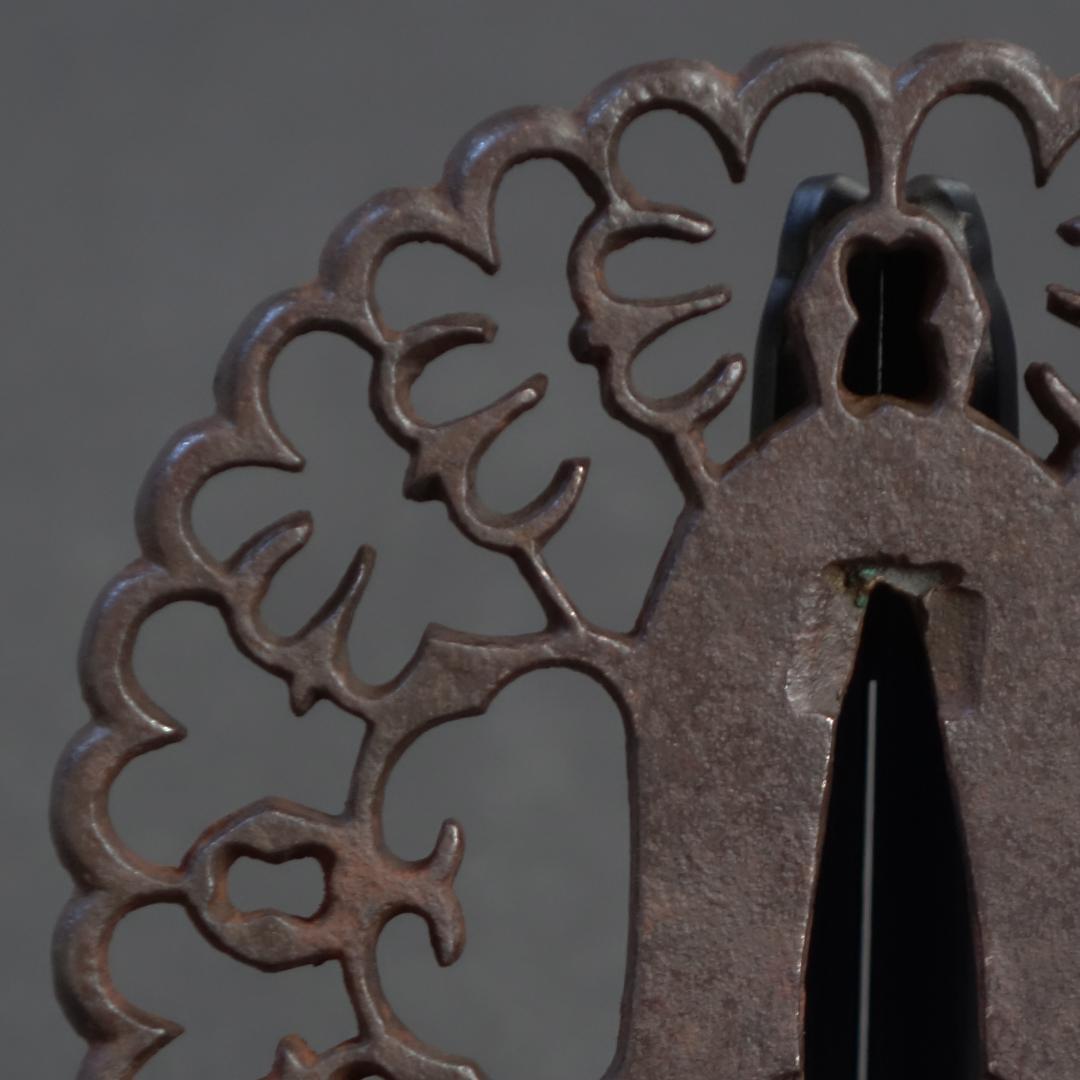 【 抱茗荷雁金透鍔 】鍔 鐔 鉄地 刀装具 日本刀 武具 骨董 アンティーク