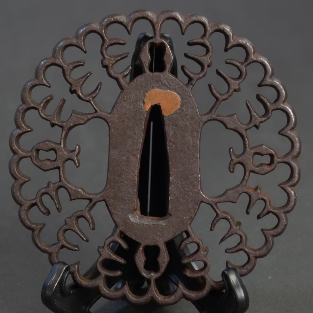 【 抱茗荷雁金透鍔 】鍔 鐔 鉄地 刀装具 日本刀 武具 骨董 アンティーク