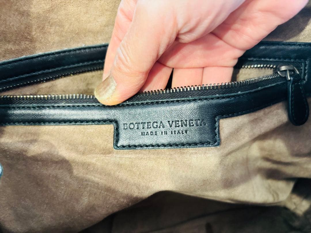 【かなり美品】ボッテガヴェネタ　イントレチャート黒ショルダーバッグ
