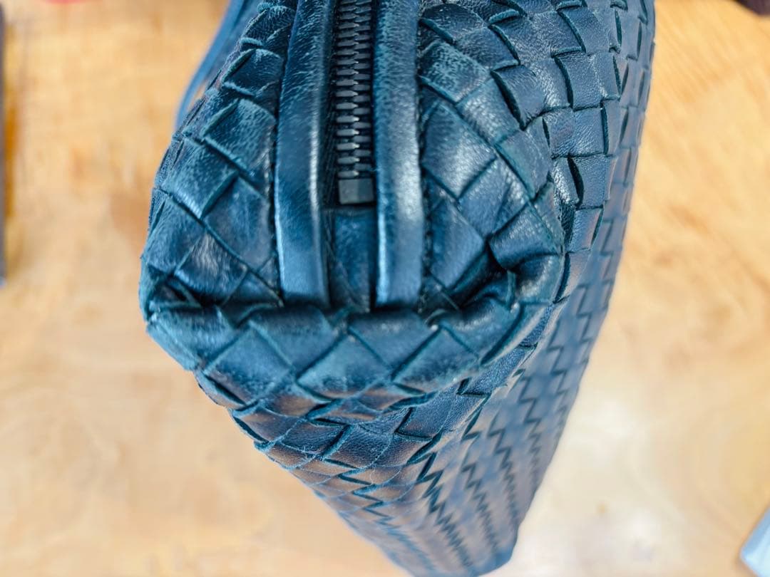 【かなり美品】ボッテガヴェネタ　イントレチャート黒ショルダーバッグ