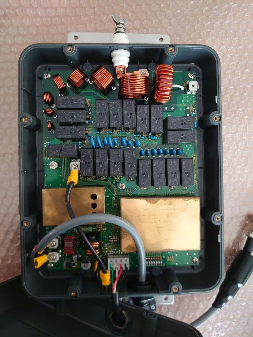 屋外型アンテナチューナー HT-200ATF と HTC-200ATF