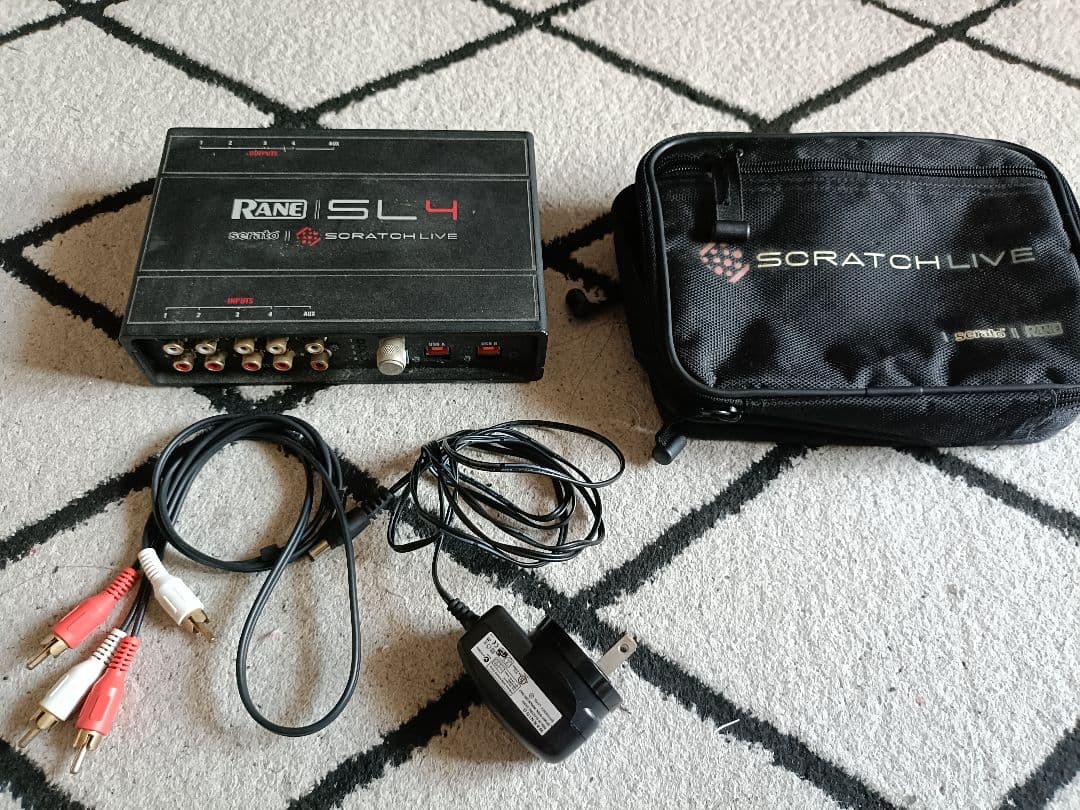 SL4 オーディオインターフェイス