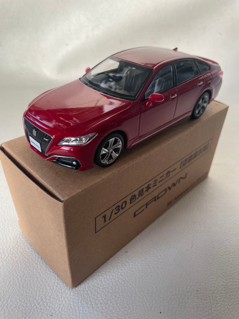 トヨタ クラウン RS ミニカー 1/30 ③ 3U5 エモーショナルレッドⅡ