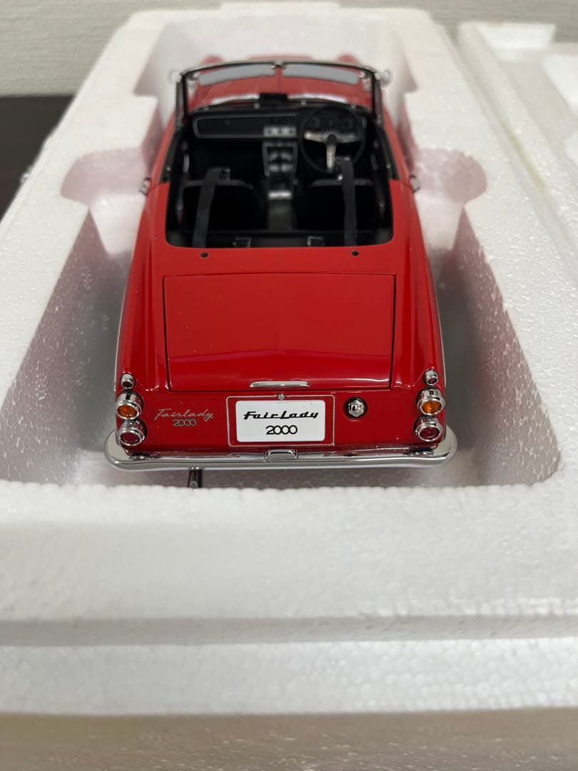 オートアート1/18 ダットサン フェアレディ2000 SR311 レッド