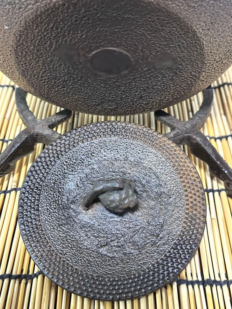 未使用品　南部秀山堂南部伝統工芸士 佐藤 勝弘造アラレ 南部鉄瓶 南部鉄器 鉄瓶