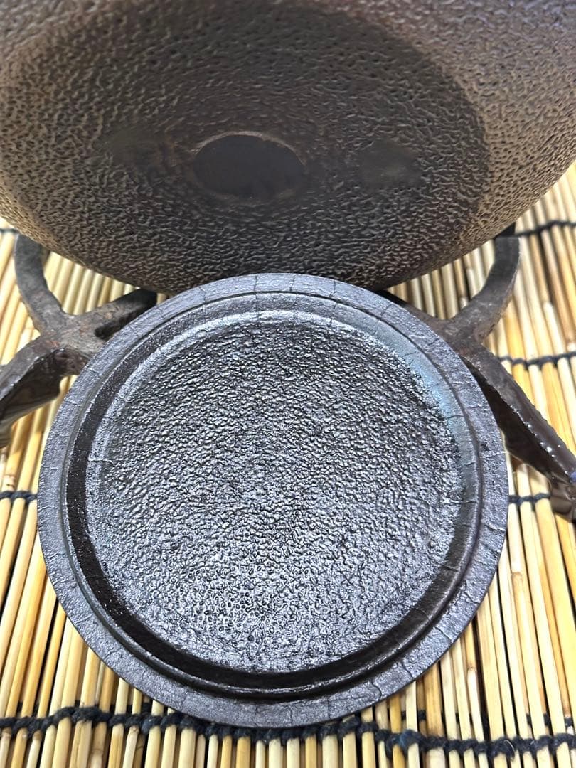 未使用品　南部秀山堂南部伝統工芸士 佐藤 勝弘造アラレ 南部鉄瓶 南部鉄器 鉄瓶