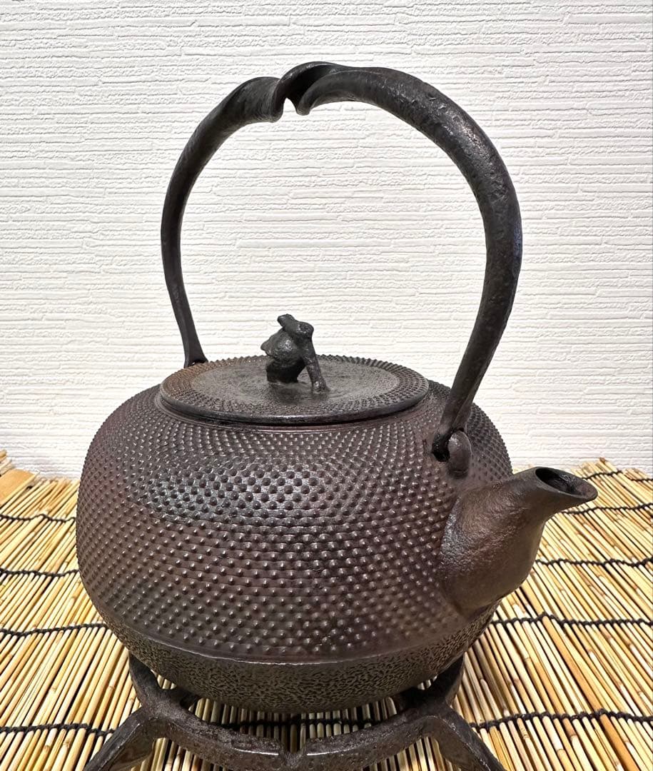 未使用品　南部秀山堂南部伝統工芸士 佐藤 勝弘造アラレ 南部鉄瓶 南部鉄器 鉄瓶