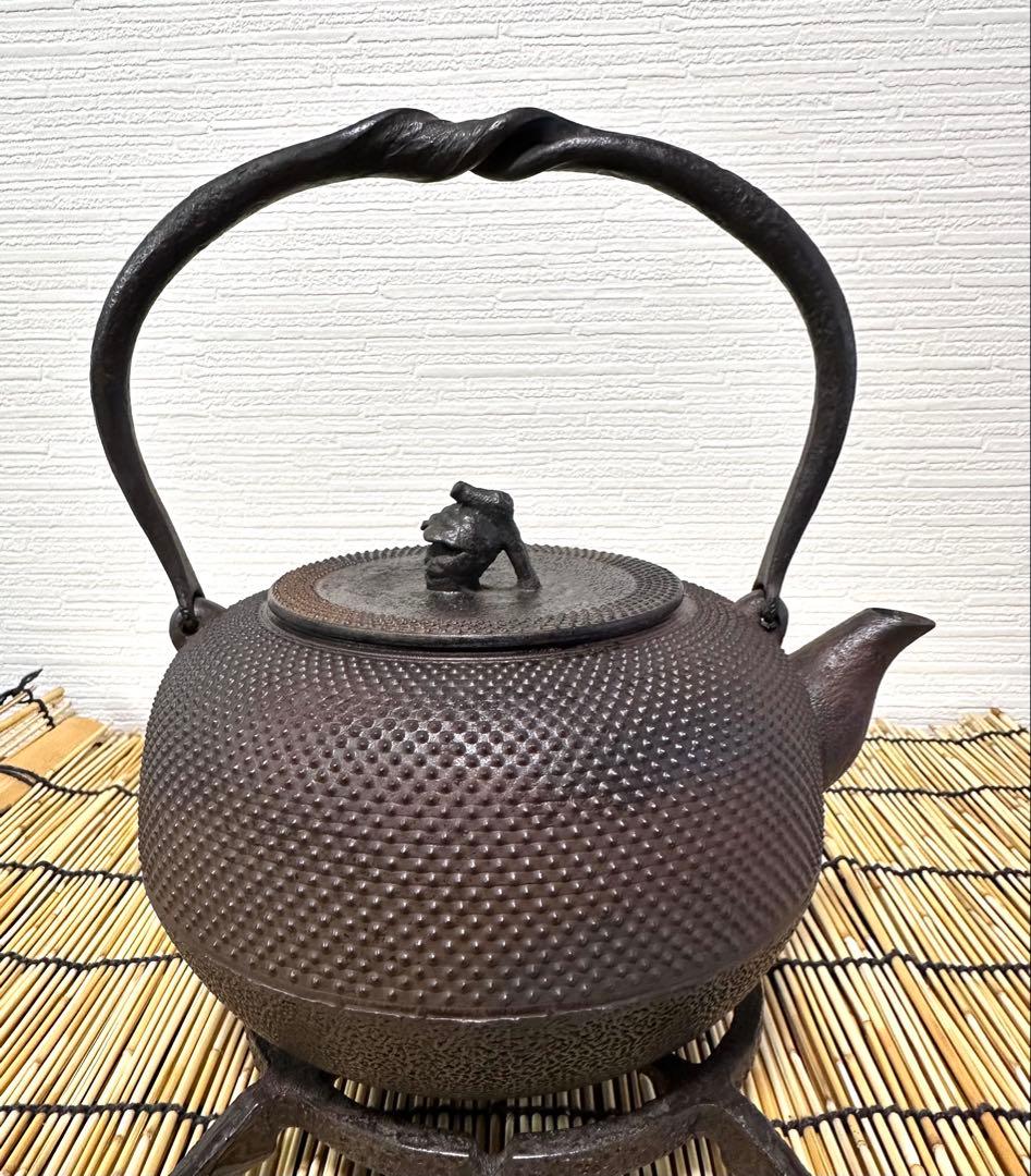 未使用品　南部秀山堂南部伝統工芸士 佐藤 勝弘造アラレ 南部鉄瓶 南部鉄器 鉄瓶