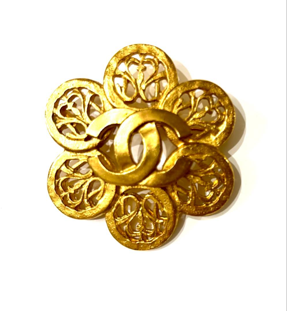 CHANEL ゴールド フラワーブローチ 箱付き
