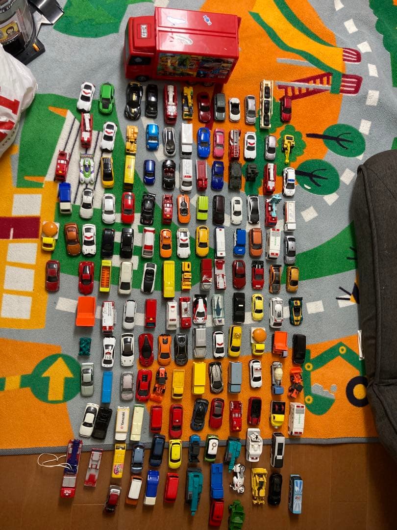 トミカ　　ミニカーセット 約140台