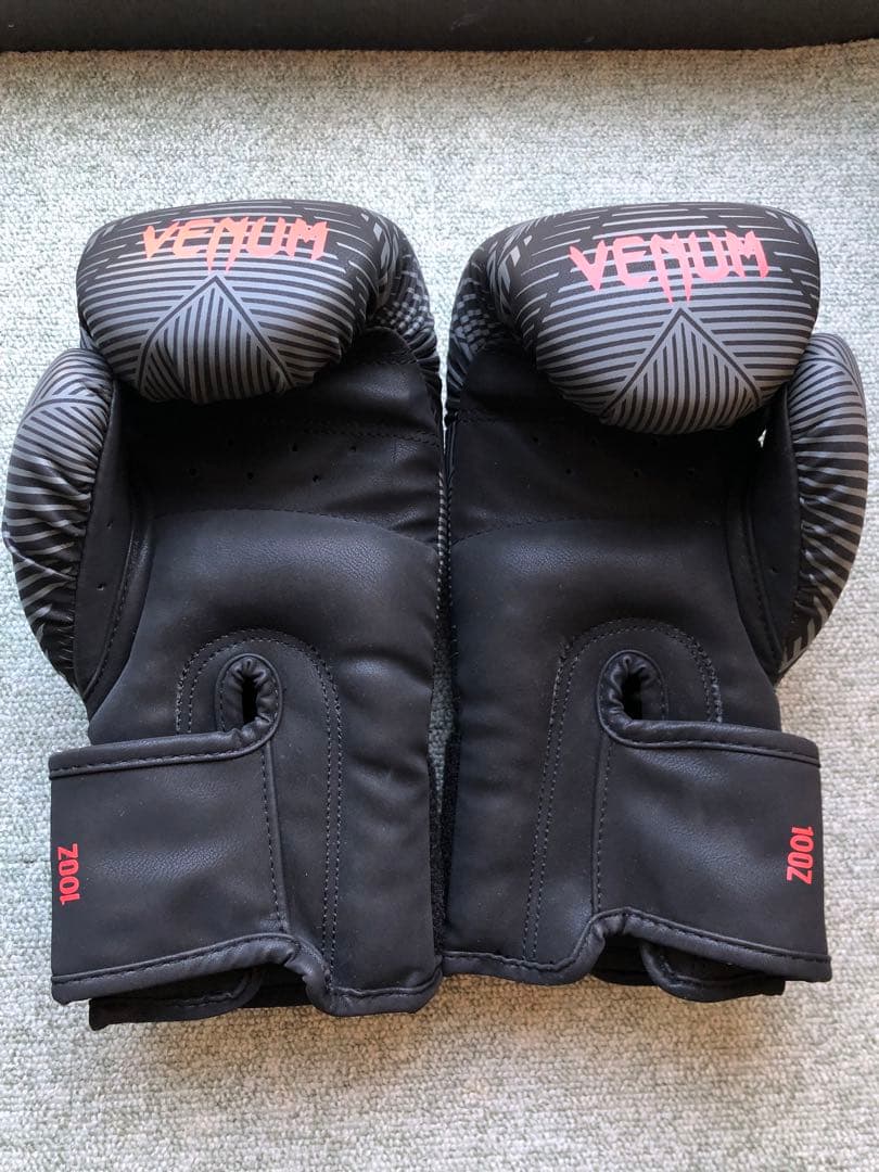 Venum ボクシンググローブ 10oz