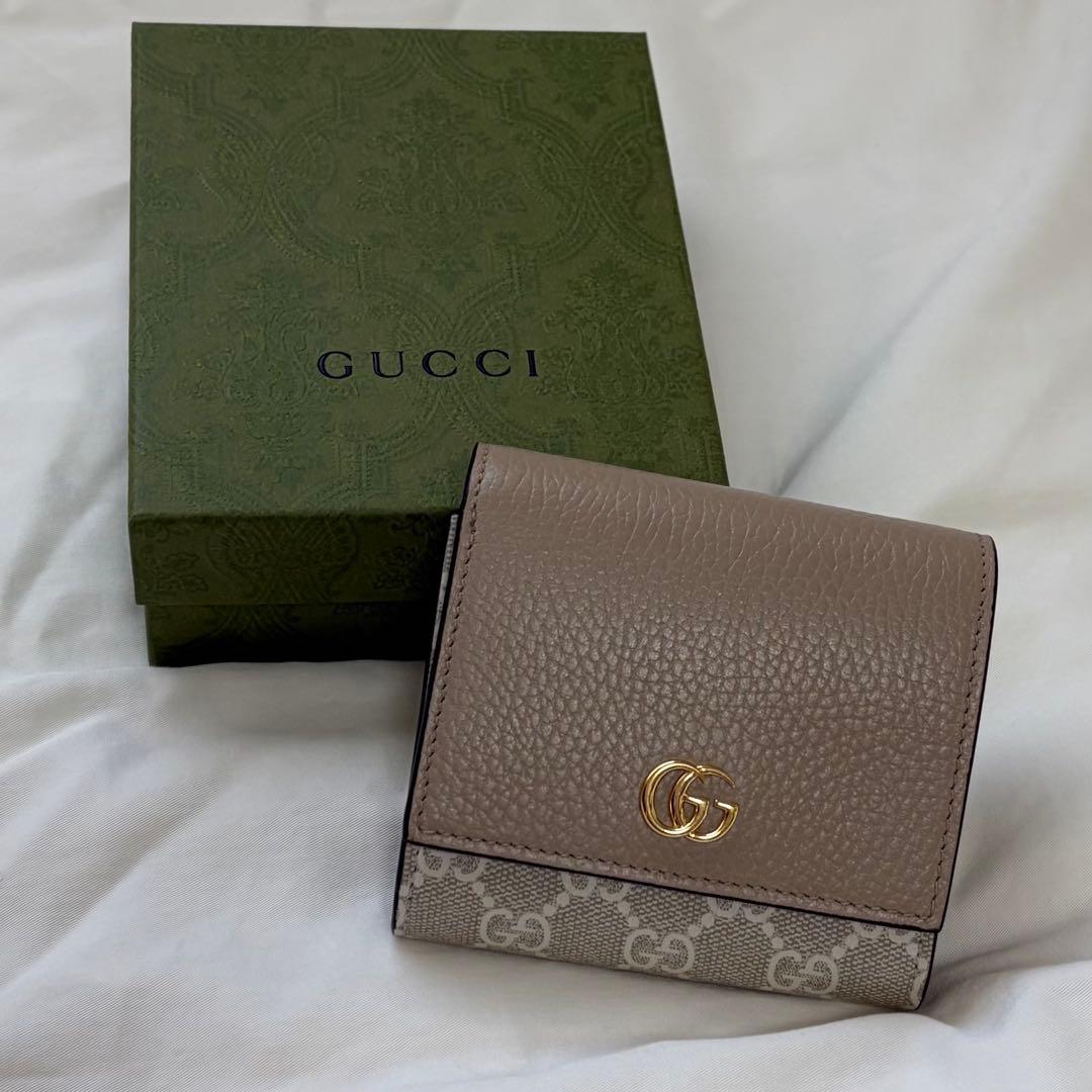 【美品】GUCCI 二つ折り財布