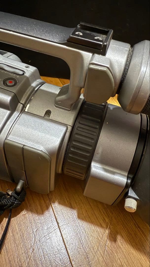 SONY DCR-VX2000 ビデオカメラ 動作品／充電器・バッテリー3個