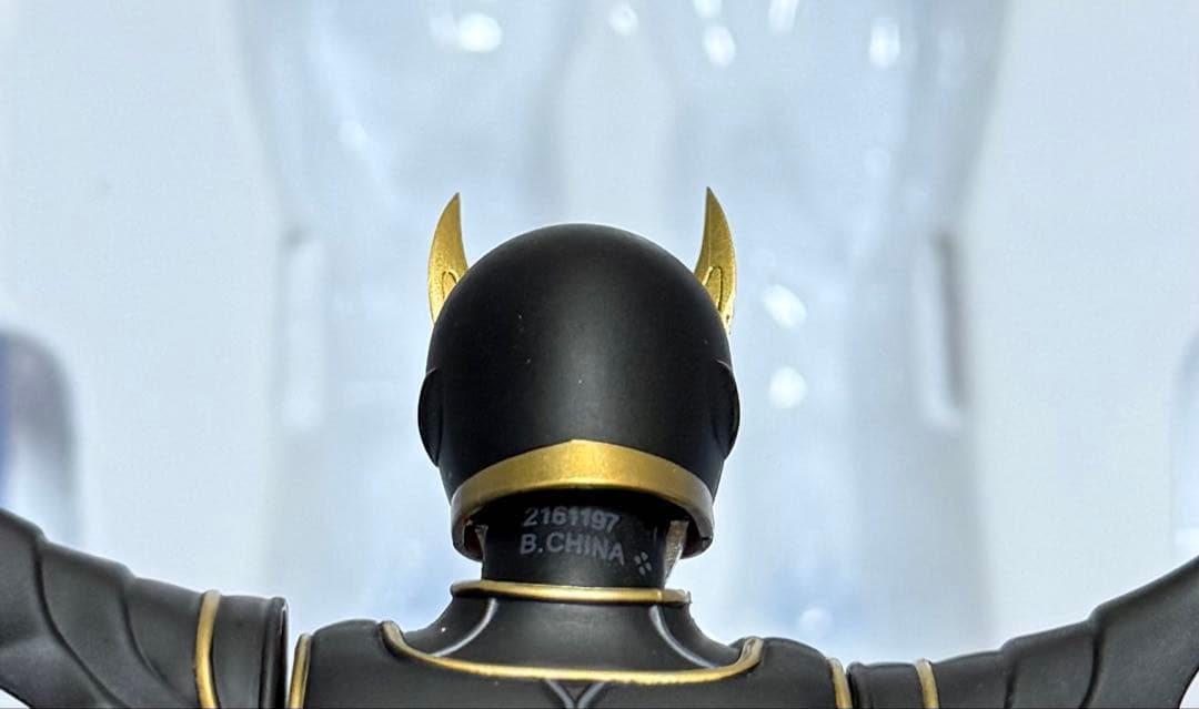 shフィギュアーツ 真骨彫　仮面ライダークウガ　アルティメットフォーム