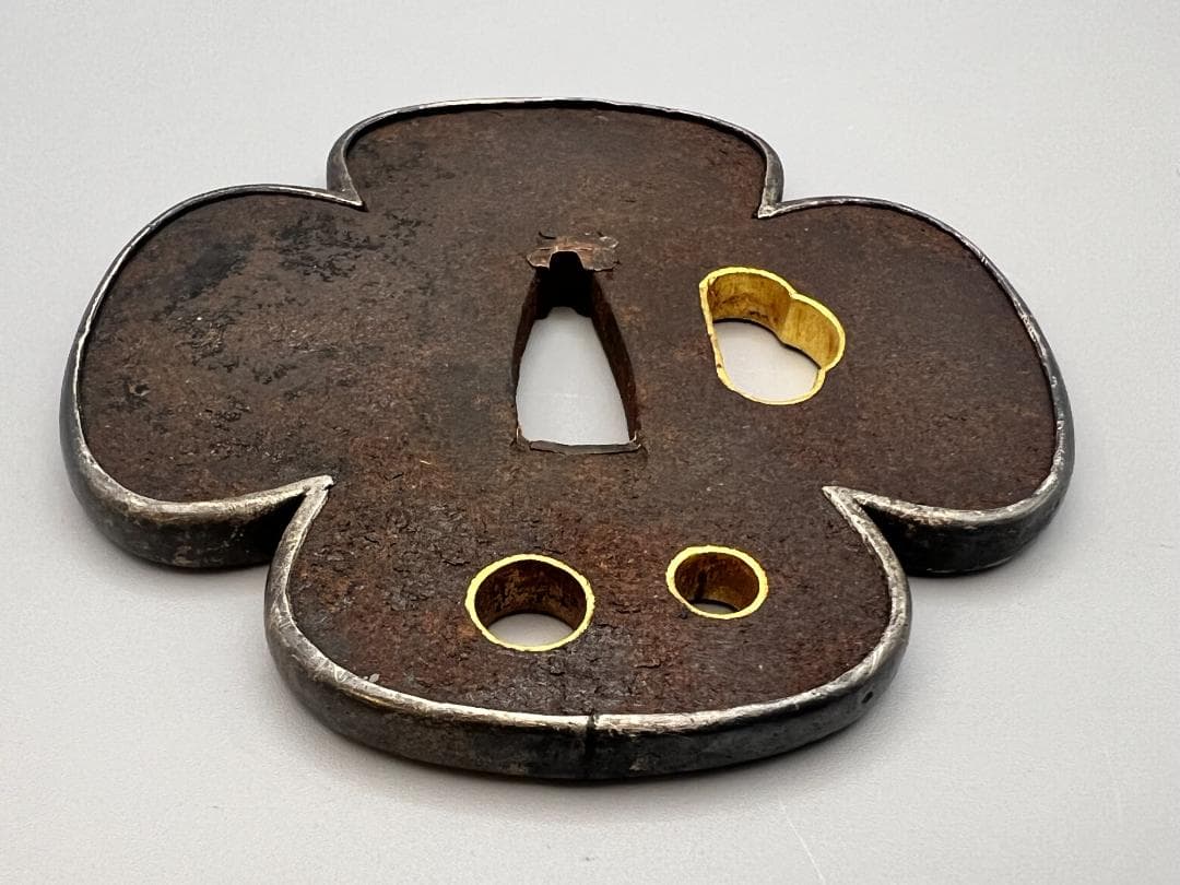 【海】江戸期　鉄鍔　木瓜型　銀覆輪　笄穴金内輪　２枚　無銘　刀装具　専用箱付