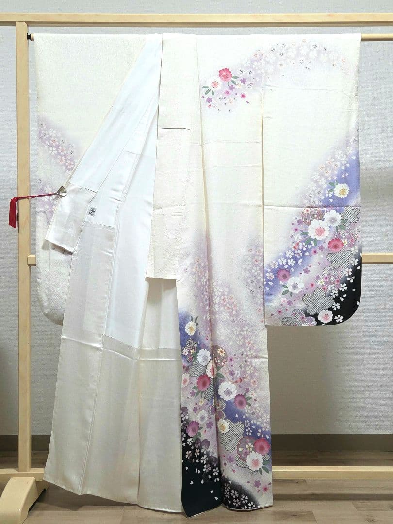 B5◆着物くつろぎ かわいい花模様 金駒刺繍 金彩 白 袷 正絹 成人式 振袖