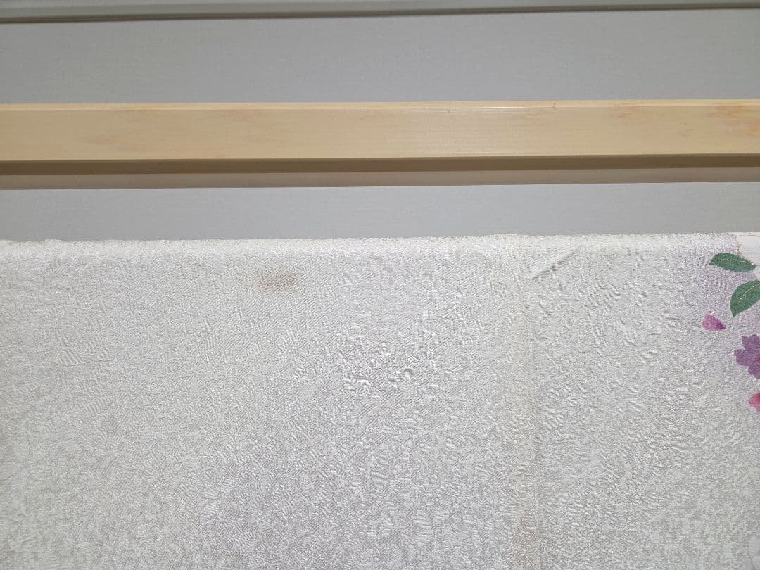 B5◆着物くつろぎ かわいい花模様 金駒刺繍 金彩 白 袷 正絹 成人式 振袖