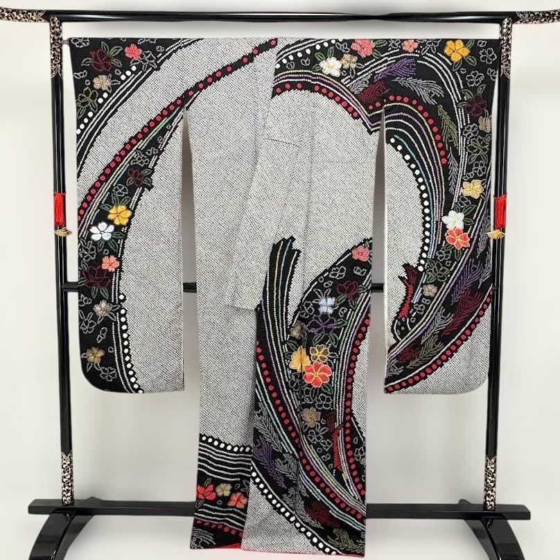 ちゃるる　総絞り　本振袖　金駒刺繍　友禅入り　花柄　黒色系　正絹　K505