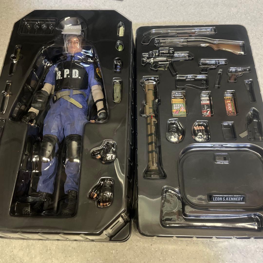 LEON S KENNEDY 1/6スケール CLASSIC VER.