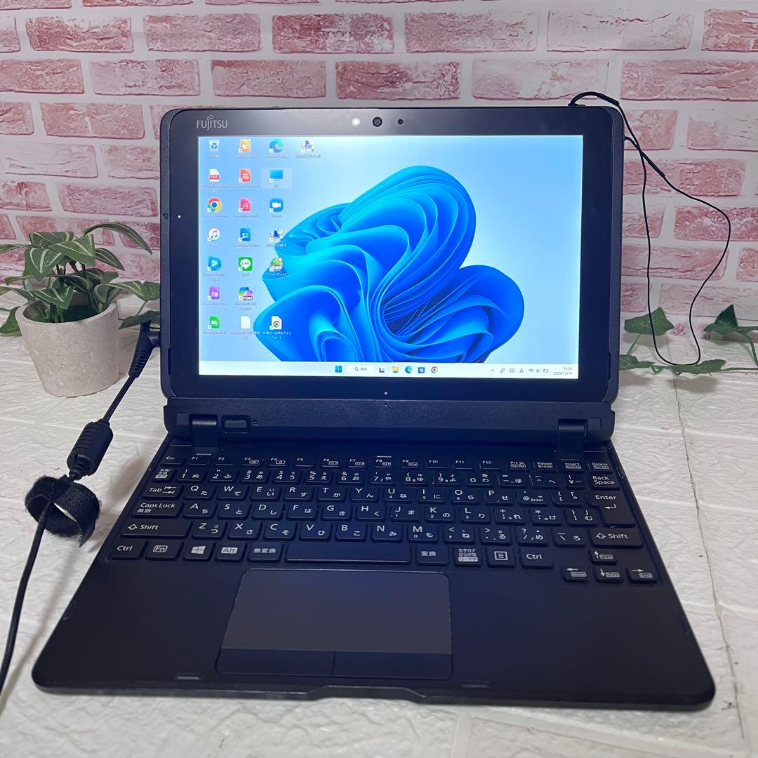 ★タブレット中古富士通SSD128GB メモリ8GB★カメラ ノートPC138