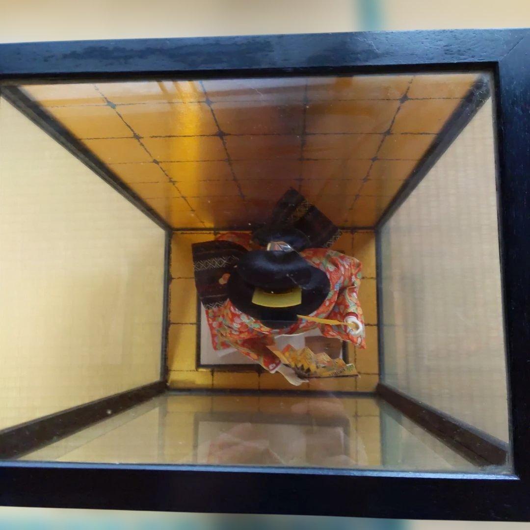 日本人形　華やかな着物　扇子付き